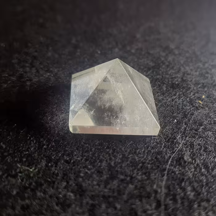 هرم کریستال کوارتز اصل و طبیعی