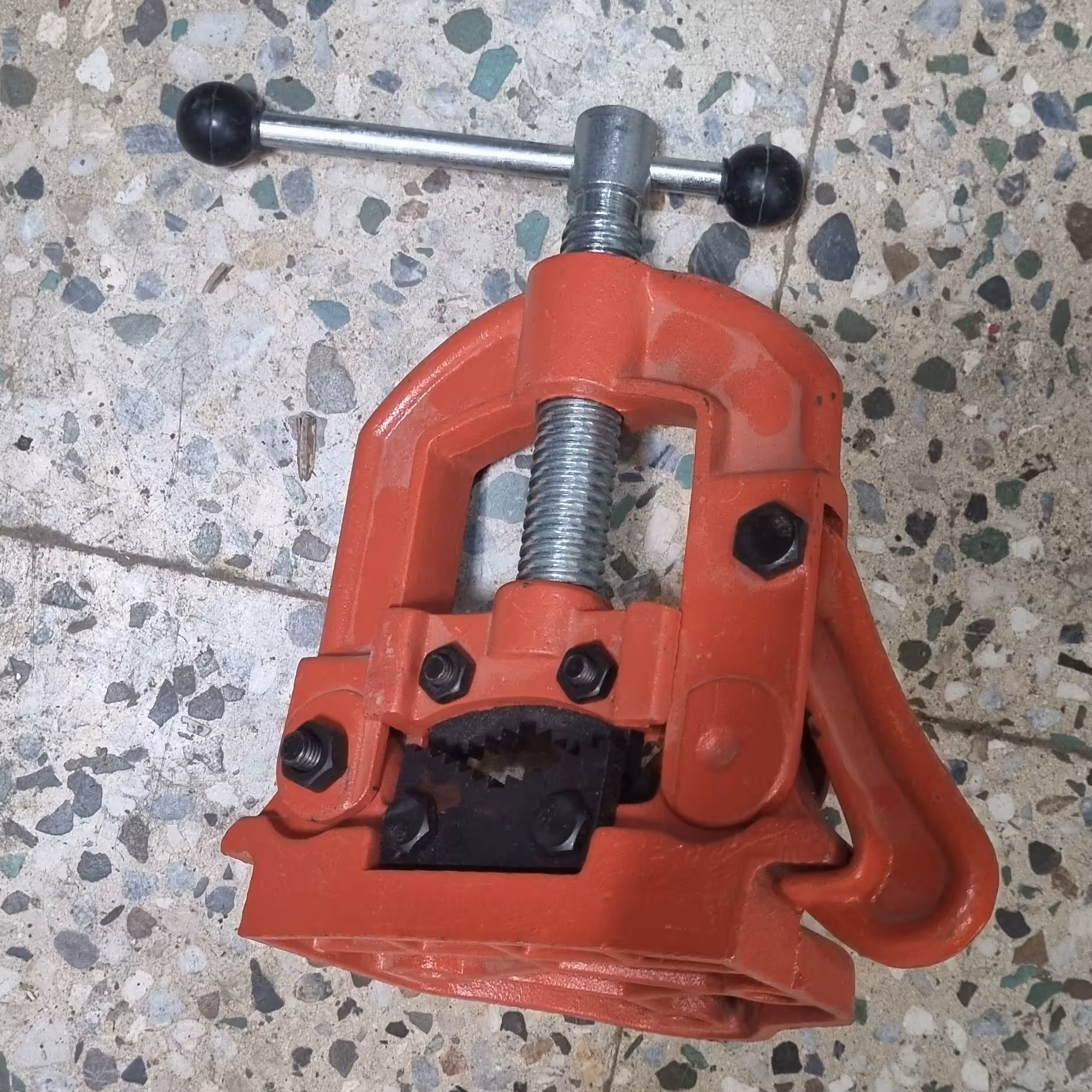 گیره لوله آب 