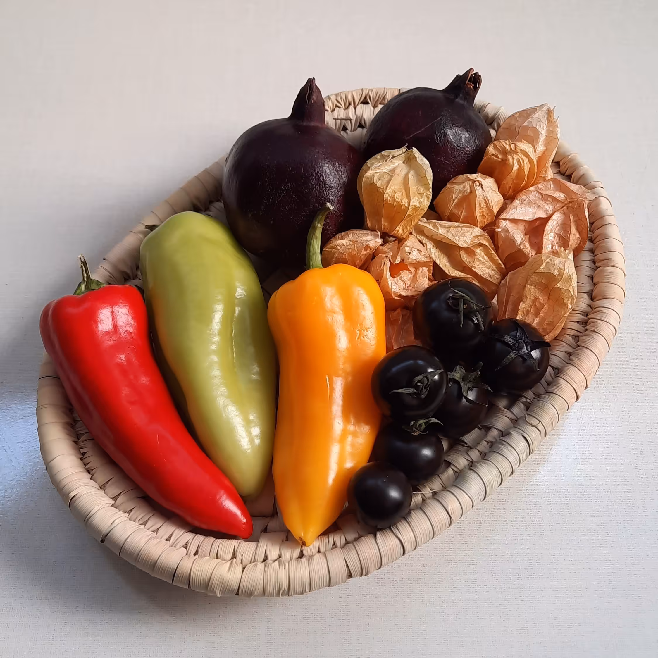 سبد حصیری  بیضی بافت آجری (مخصوص نان ،  میوه و سبزی ) 30 در 22 سانت