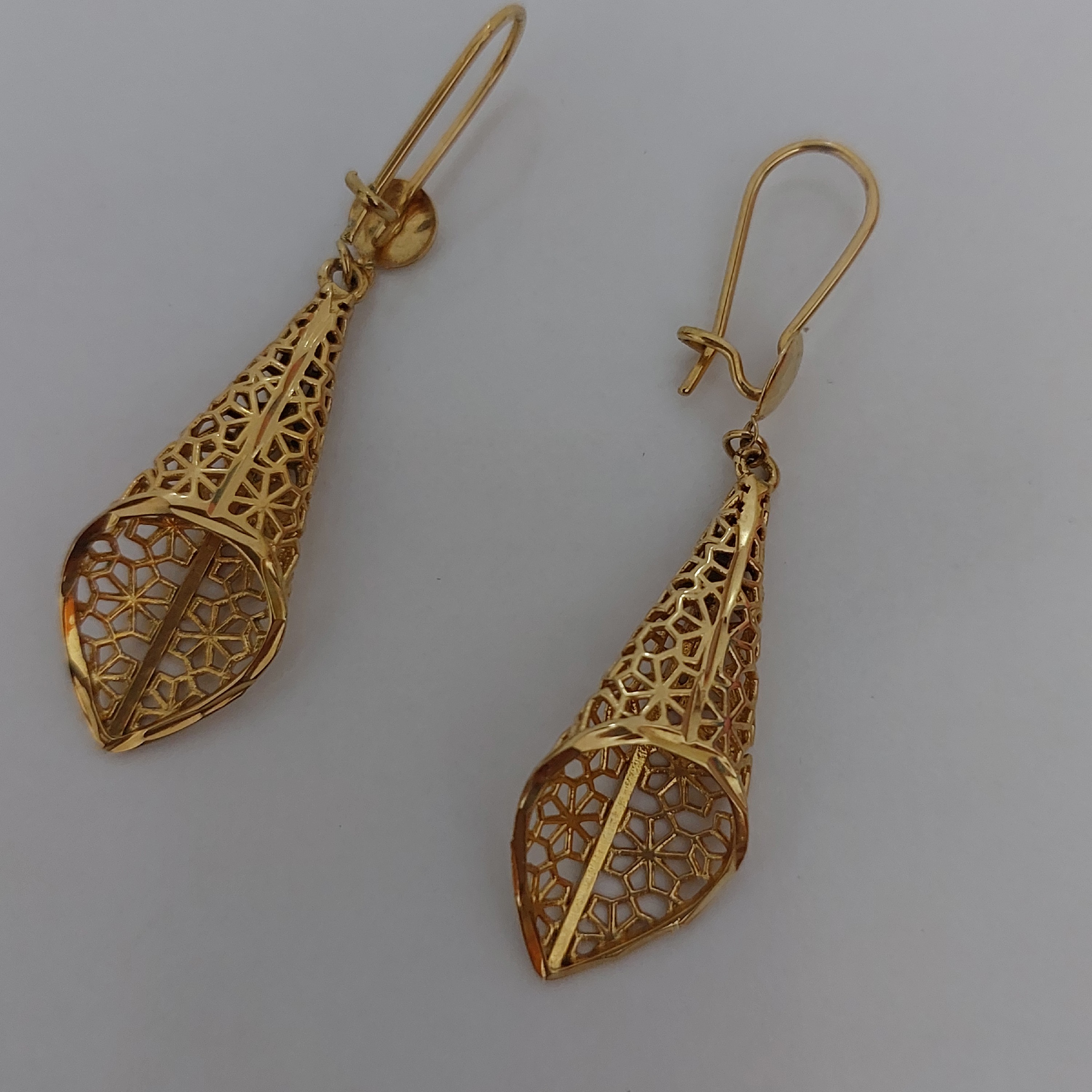 گوشواره طلایی رنگ ثابت