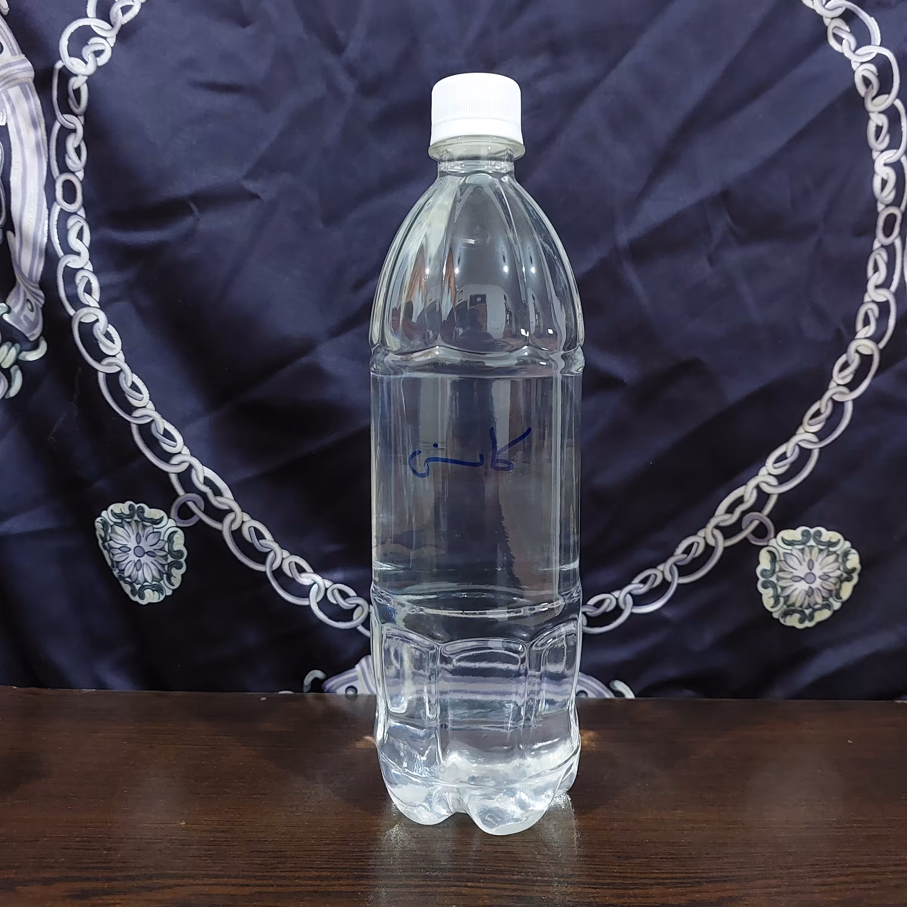 عرق کاسنی کاملا طبیعی دارای رایحه خوش و طعم بی نظیر و عالی