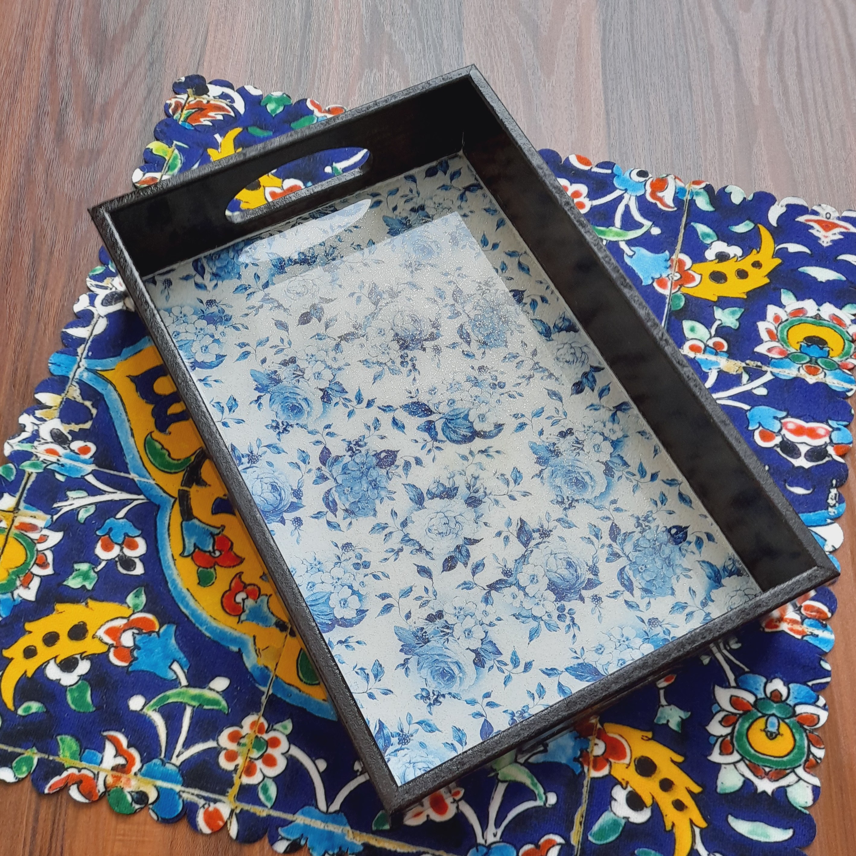 سینی چوبی طرح گل آبی