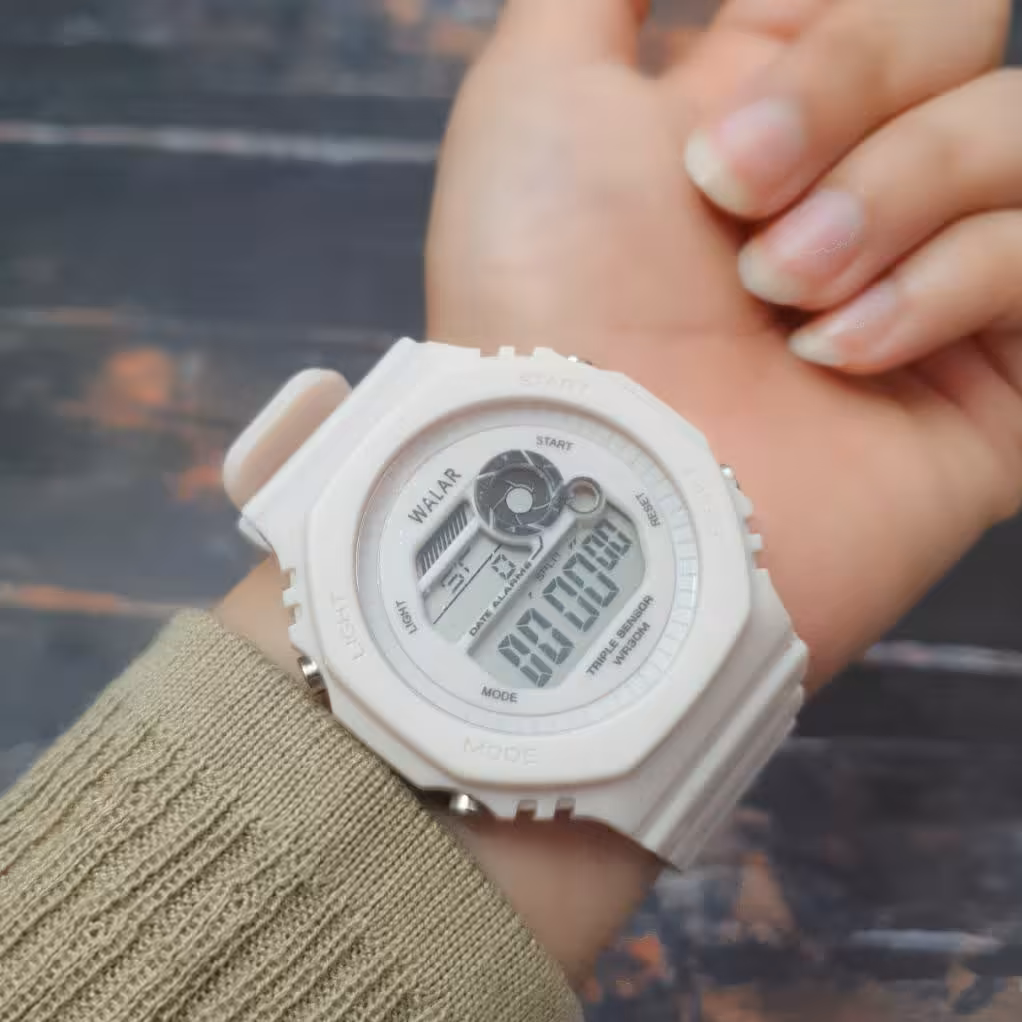 ساعت مچی دیجیتالی سفید  رنگ قفل سگکی 