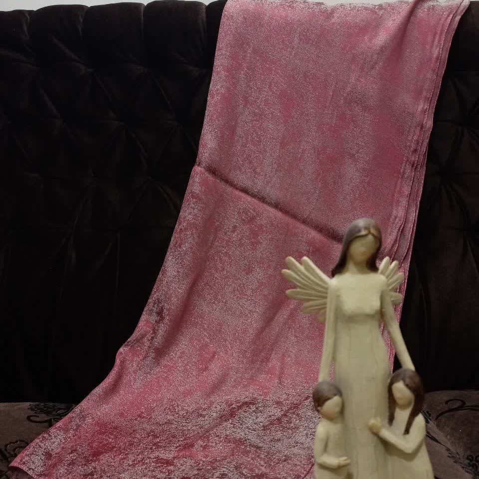 شال پتینه
جنس نخ و بسیار نرم خنک سبک و لطیف سبکی و خنکی این شال باعث شده است