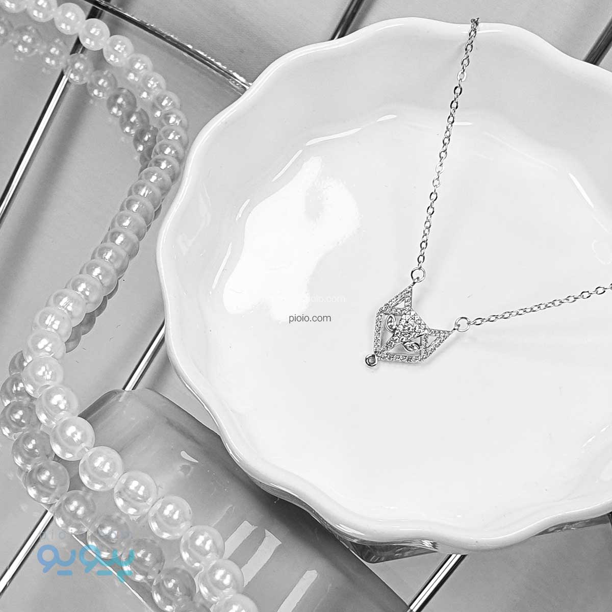 گردنبند طرح گرگ نقره ای