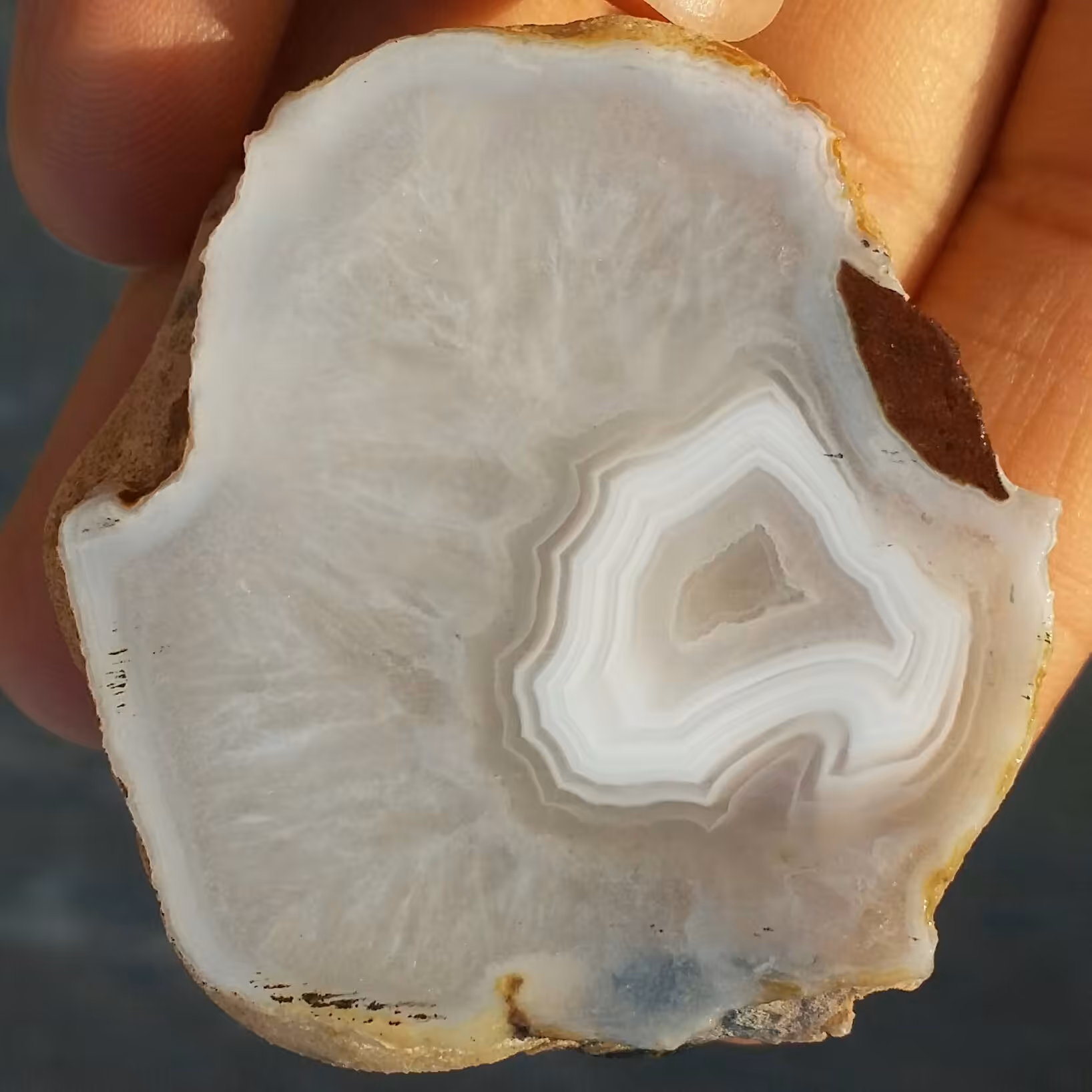 اسلایس سنگ راف عقیق سلیمانی 3بعدی ژئود دار دو طرفه بسیار دیدنی شاهکار خلقت کاملا طبیعی محشر
 کد 8155