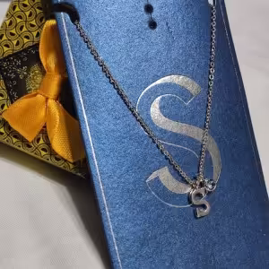 گردنبند طرح s