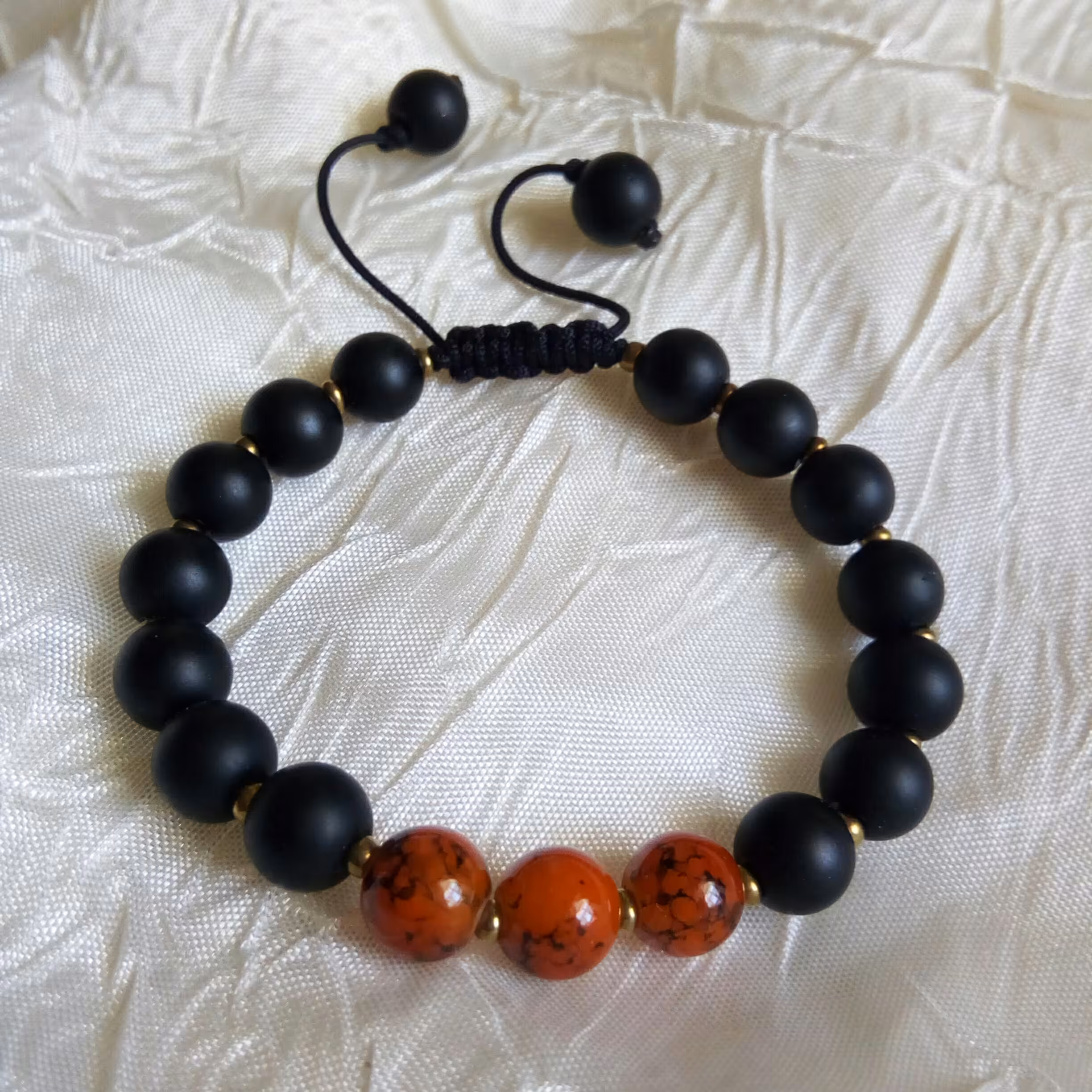 دستبند کشویی مهره‌ای اونیکس با مهره‌های آبرنگی 