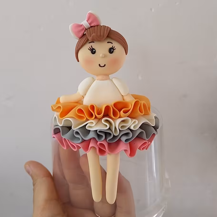 تاپر فوندانتی دختر رنگارنگ  ویژه تزئین کیک و دسر  و کاپ کیک .ارتفاع 10سانت 