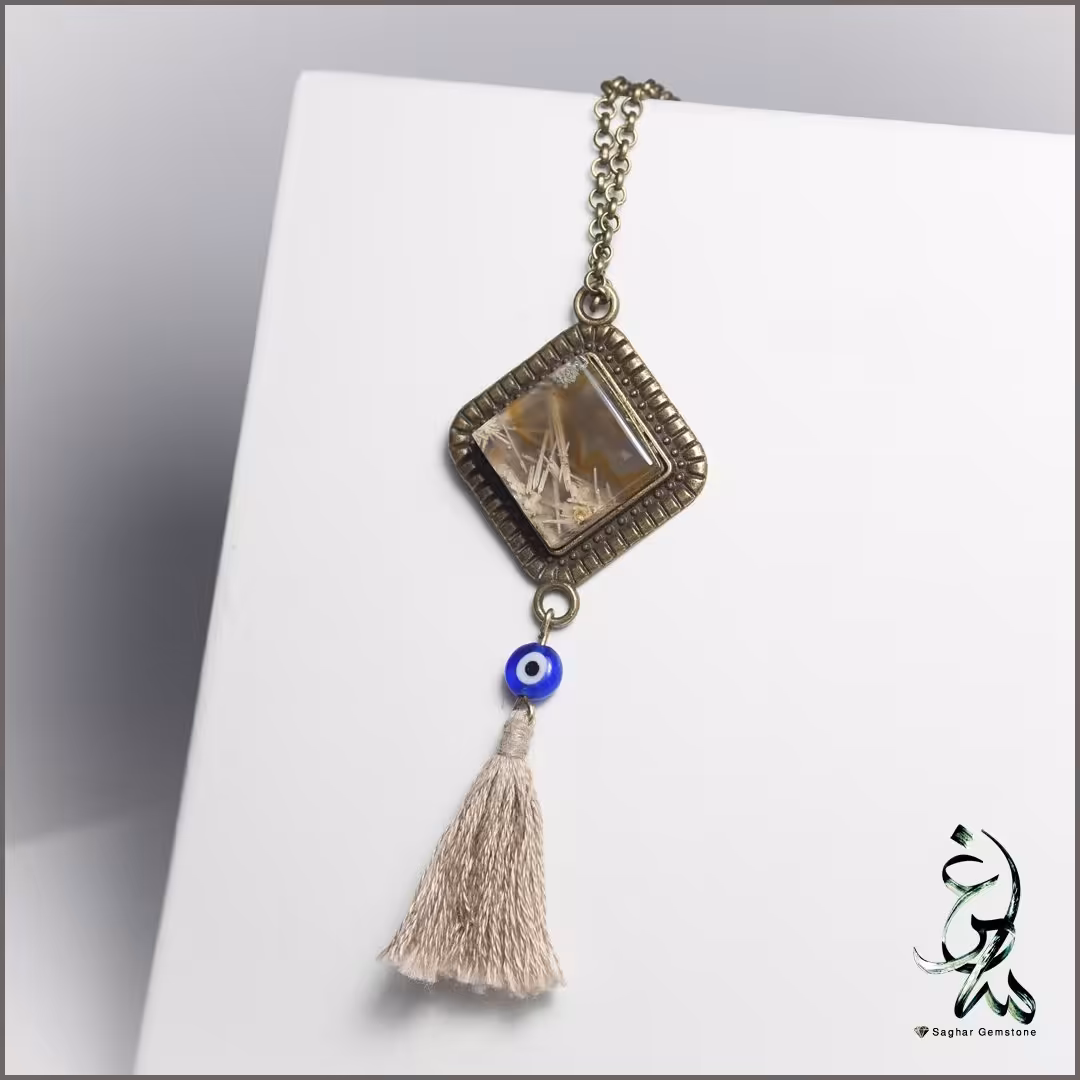 گردنبند عقیق شجر روتایل با قاب برنزی و مهره چشم زخم و منگوله نخی