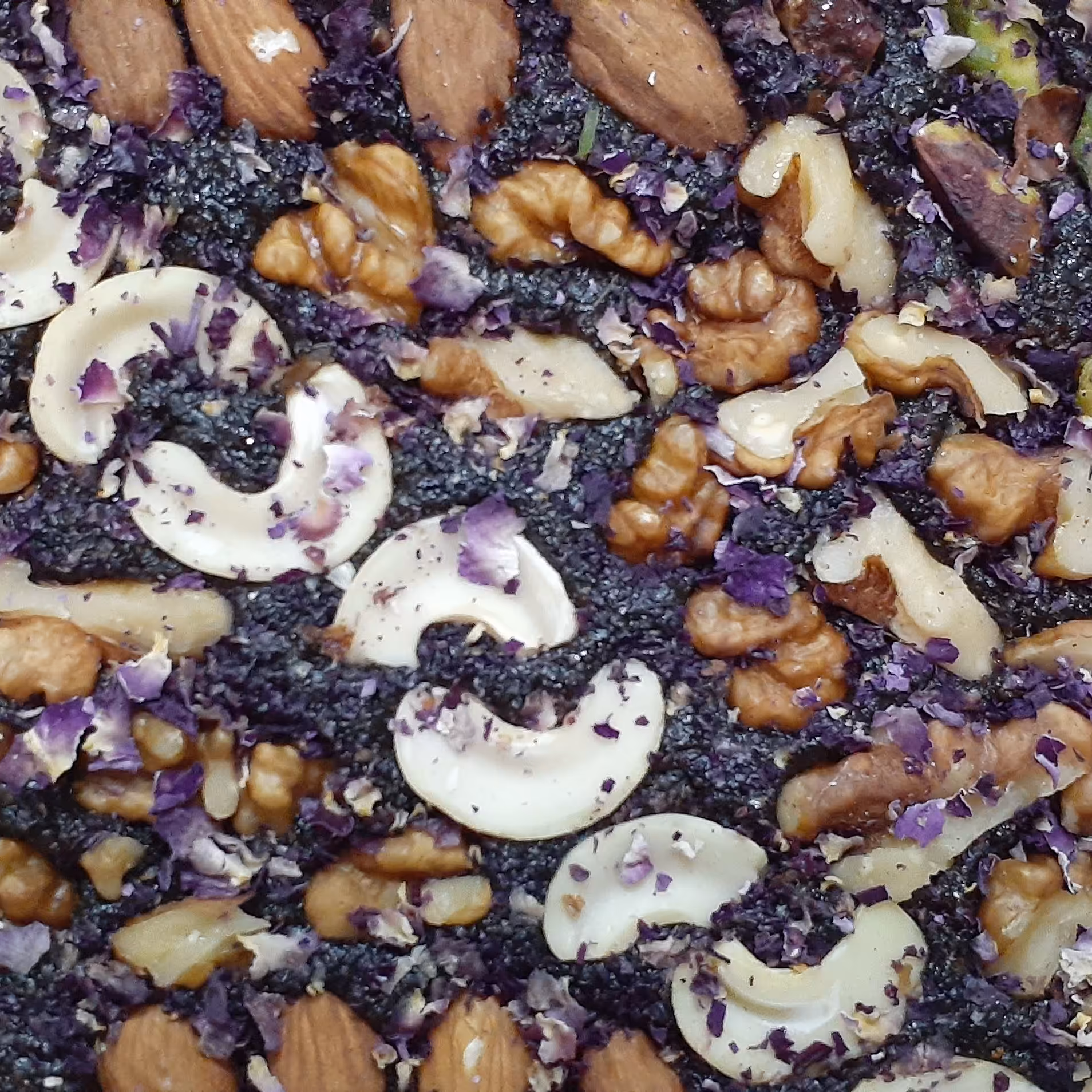 پک 2 کیلویی حلوا سیاه لاکچری با شیره خرما مغزدار مخصوص  ( جمعا 2 کیلو )