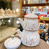 کتری قوری لعابی درب الماسیترک بسیار ضخیم و مقاومرنگ دسته ها ثابتکتری دارای درب جدا هست هزینه ارسال رایگان