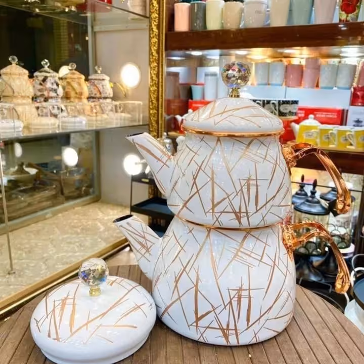 کتری قوری لعابی درب الماسیترک بسیار ضخیم و مقاومرنگ دسته ها ثابتکتری دارای درب جدا هست هزینه ارسال رایگان