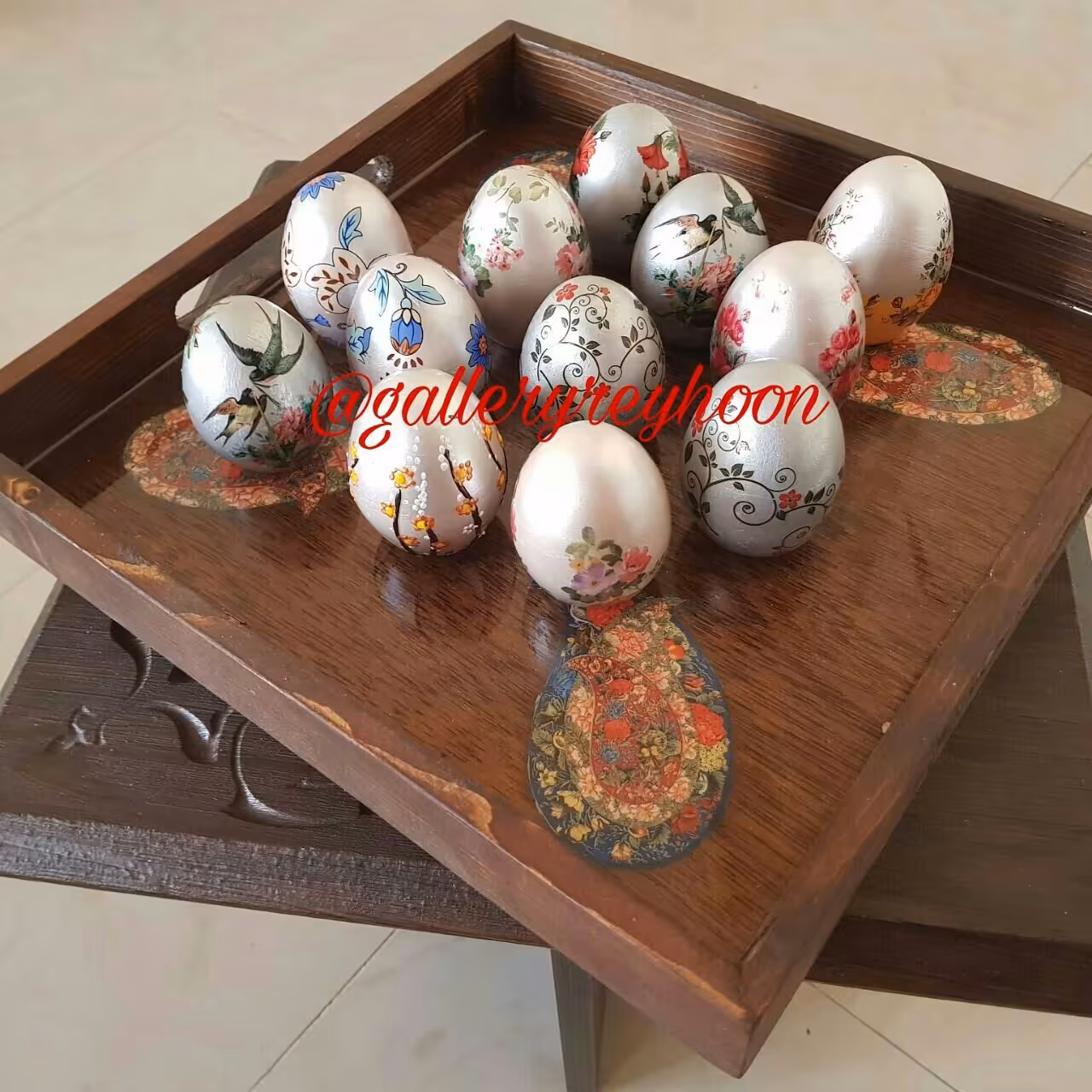 تخم مرغ سفالی با تم نقره ای