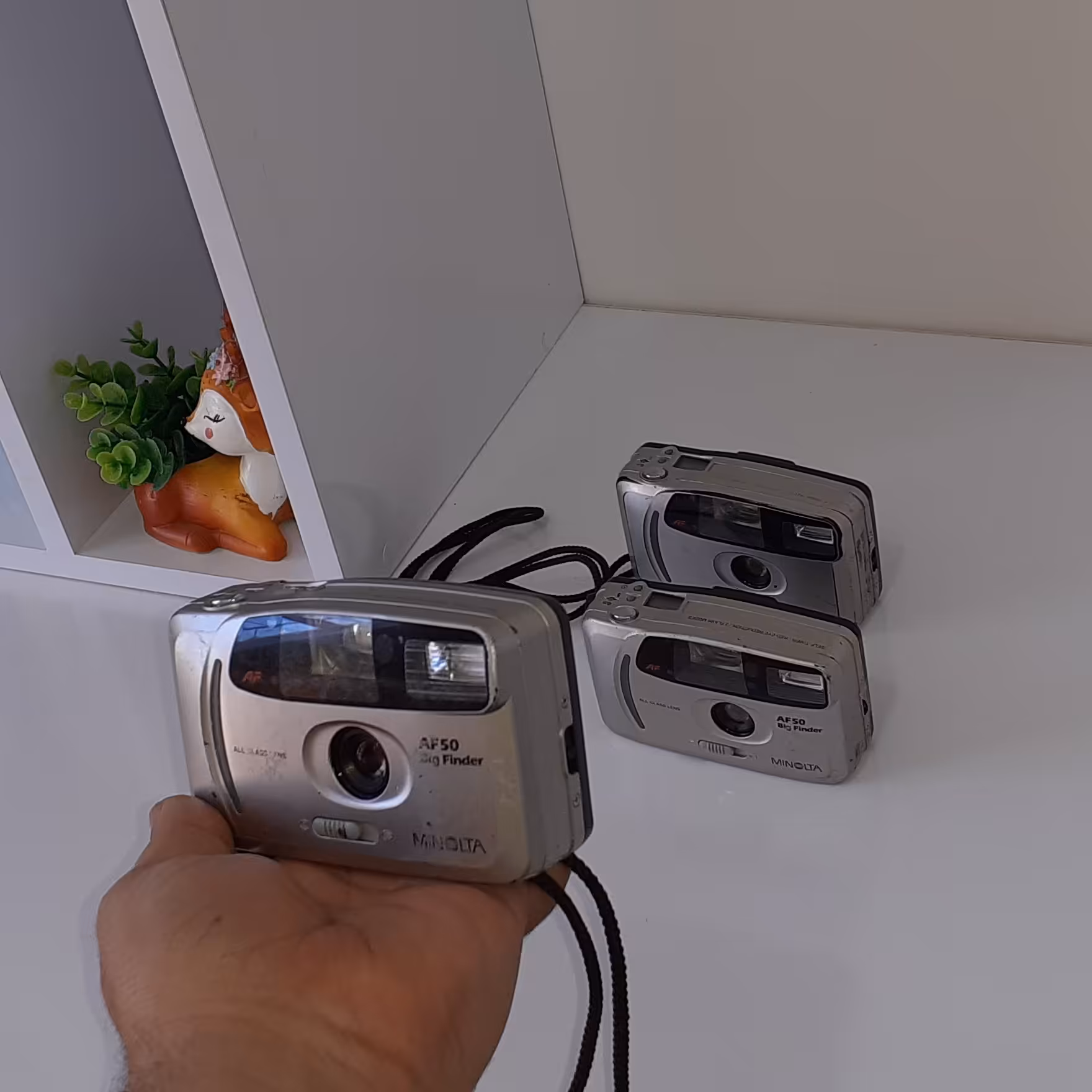 دوربین عکاسی کلکسیونی قدیمی ژاپنی (از سالم بودن اطلاعی ندارم)صرفا جهت دکور