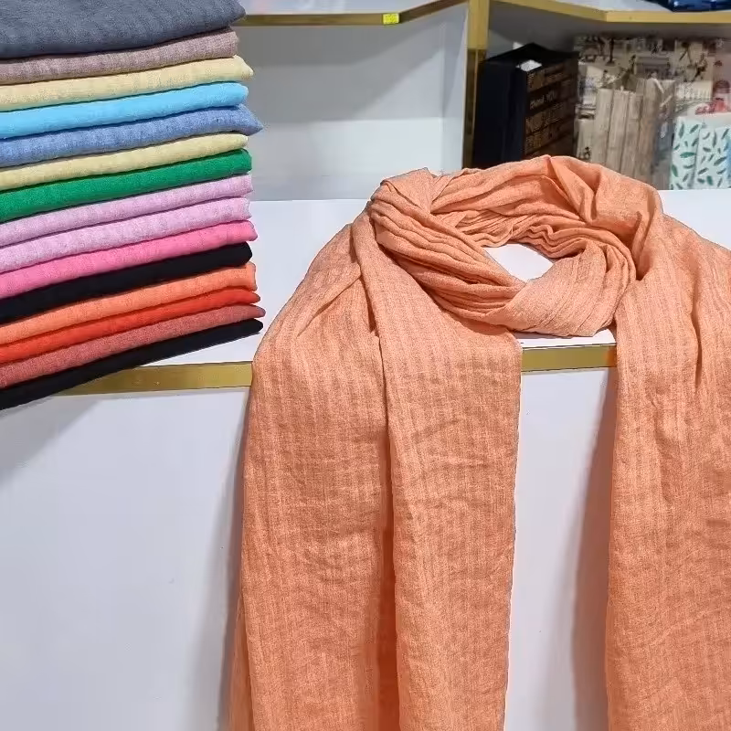 شال نخ دیپلمات تک رنگ ساده منگوله چوبی 