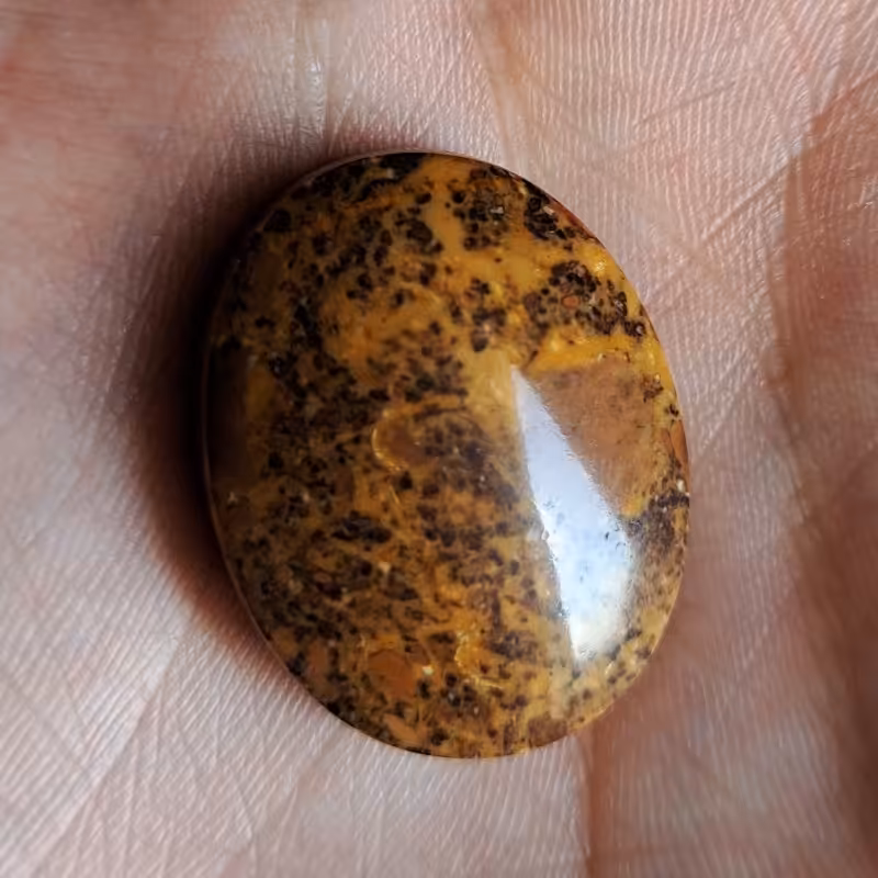 نگین سنگ طبیعی  کمیاب و خاص با رنگی منحصر به فرد صد در صد اصل تراش دست 