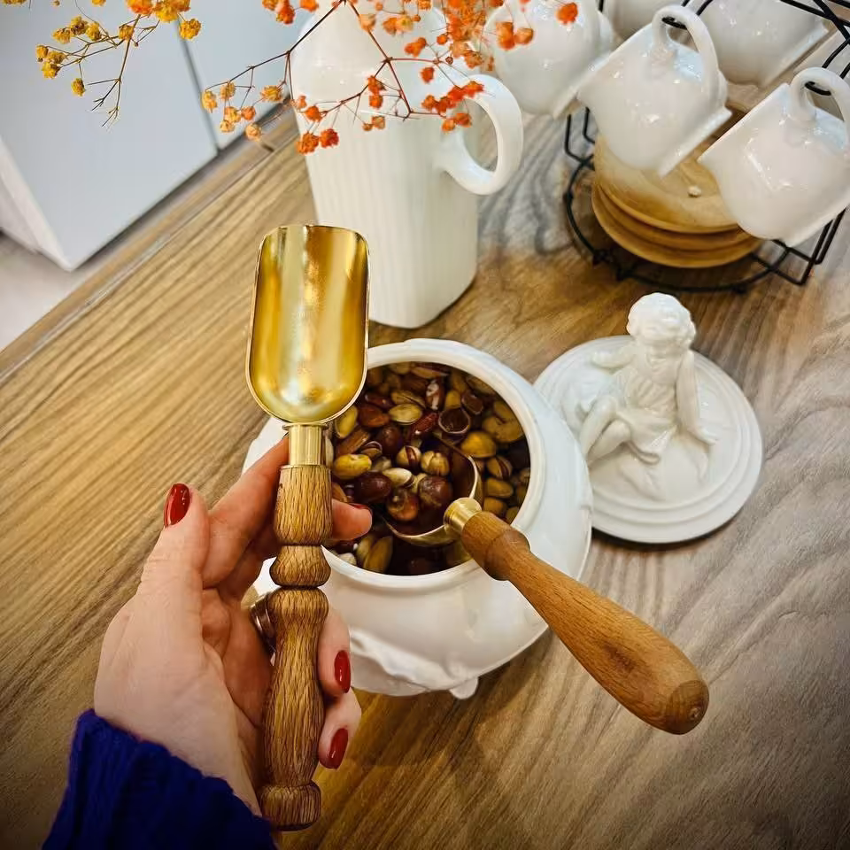 قاشق آجیل یک عدد