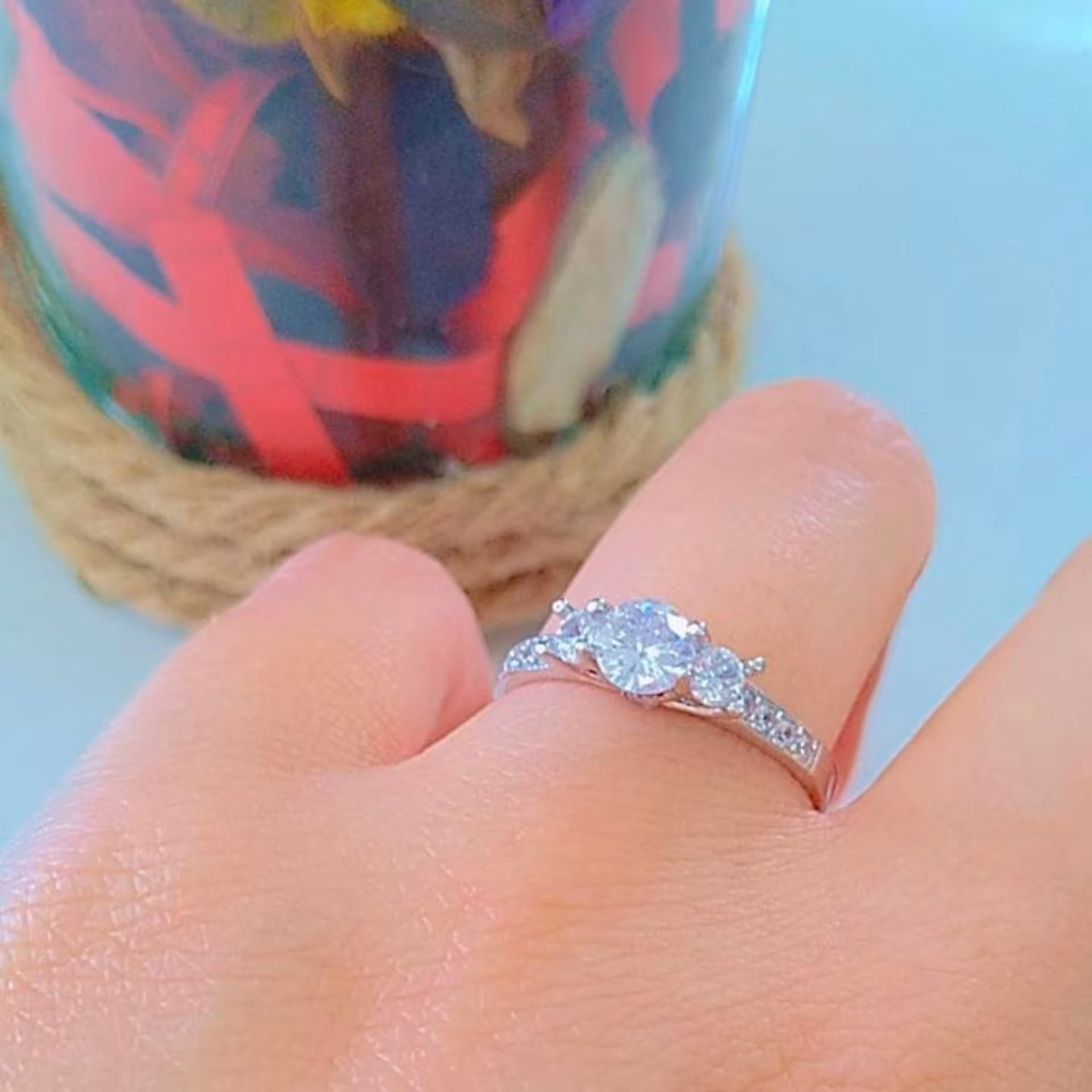 انگشتر نقره زنانه عیار 925و آبکاری طلا سفید بدون  ریزش نگین