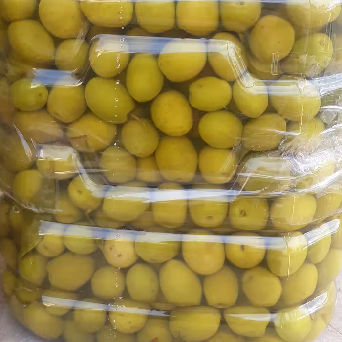 7 کیلو زیتون کنسروی سوپر ویژه درجه یک از زیتونهای شهرستان طارم علیا با تضمین طعم و کیفیت 