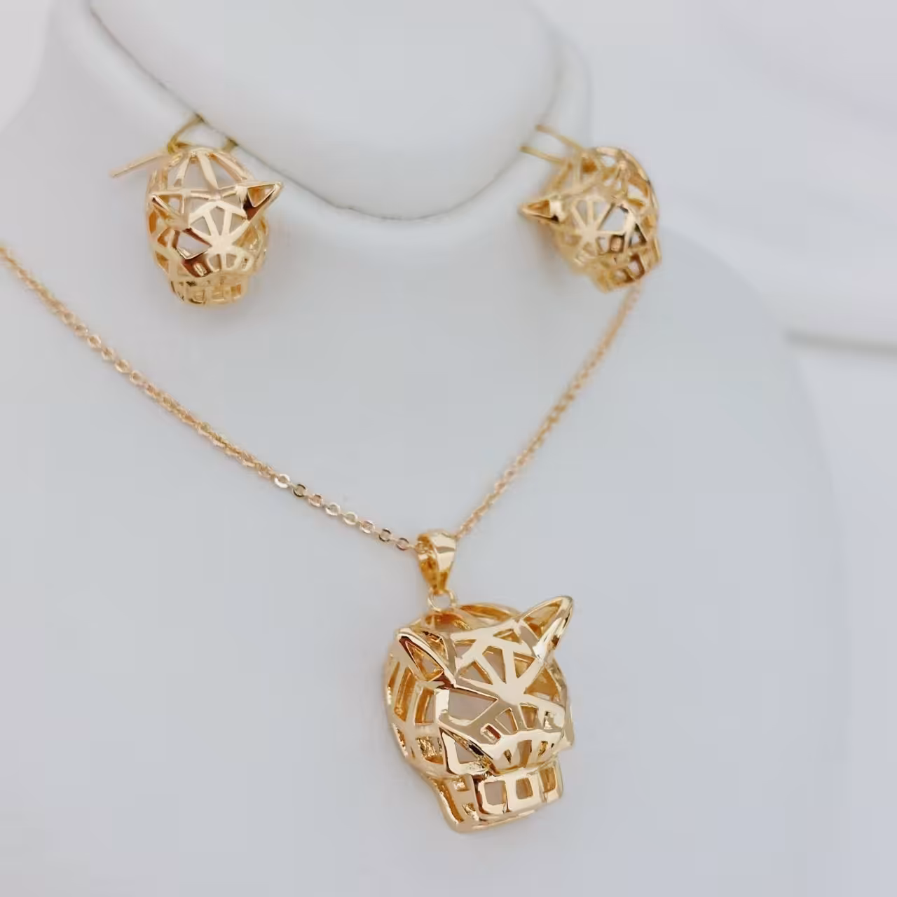 نیمست کد10133 طرح طلا.برند محبوب ysx.با آبکاری طلا.ضد حساسیت.رنگ ثابت 