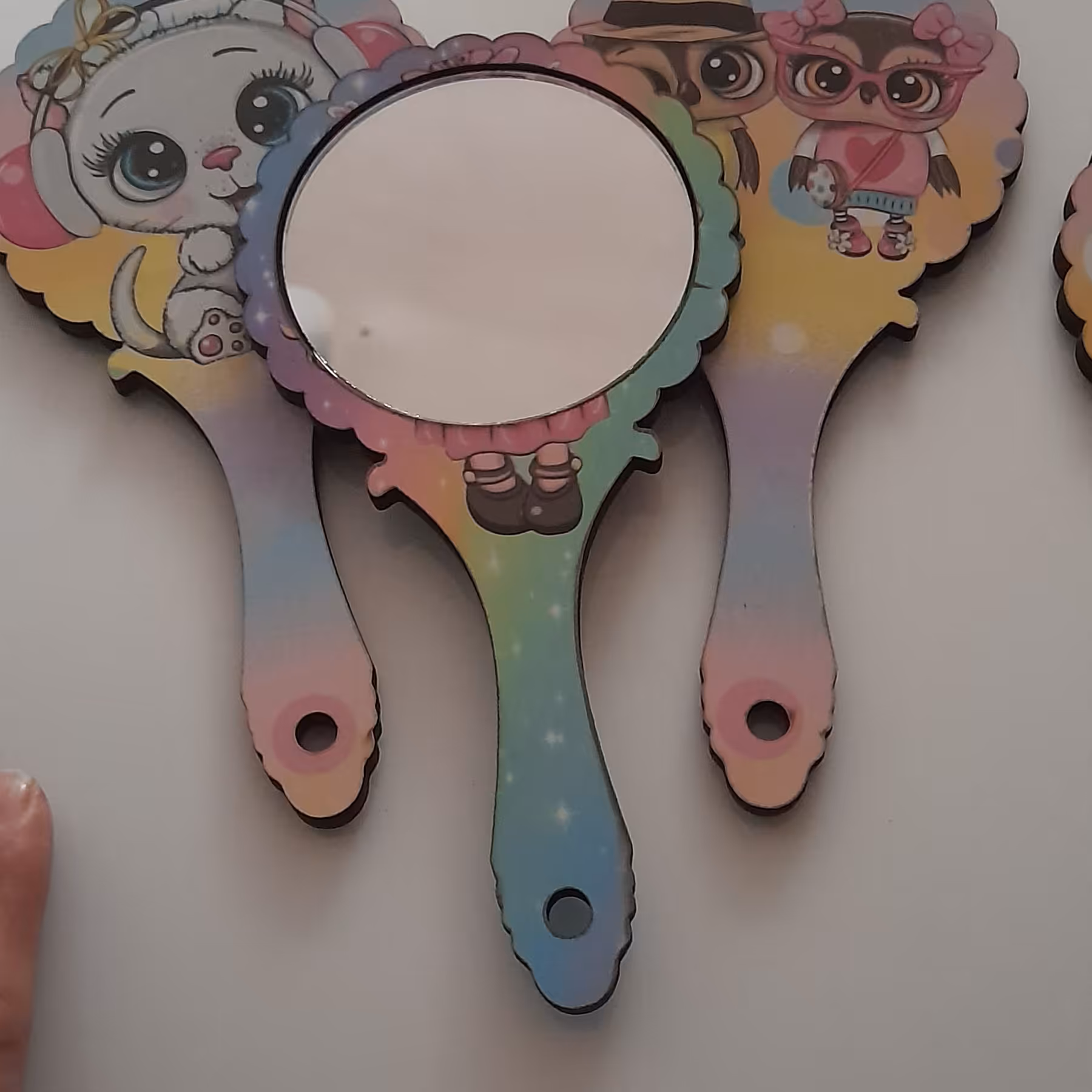 آینه های  دسته دار  بزرگ چوبی طرح فانتزی