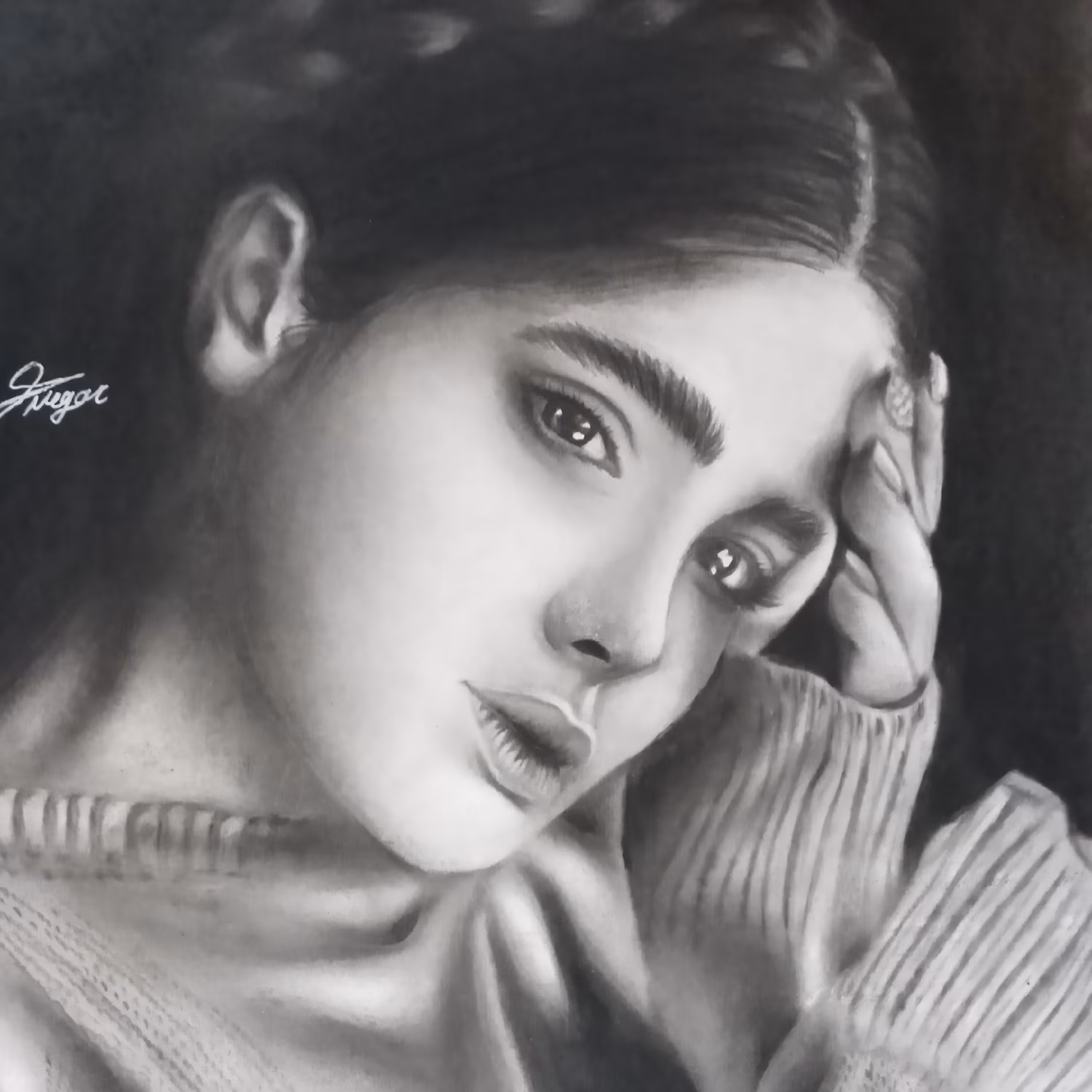 چهره خانم با سبک سیاه قلم (ذغال)