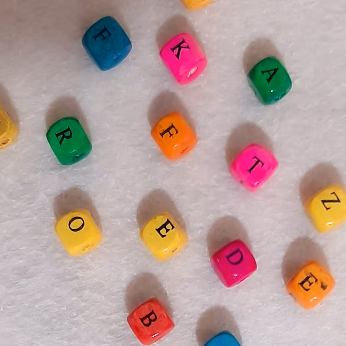 مهره چوبی حرف انگلیسی همه رنگی 50گرمی