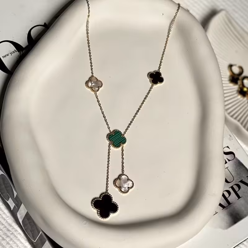 گردنبند و گوشواره ونکلیف