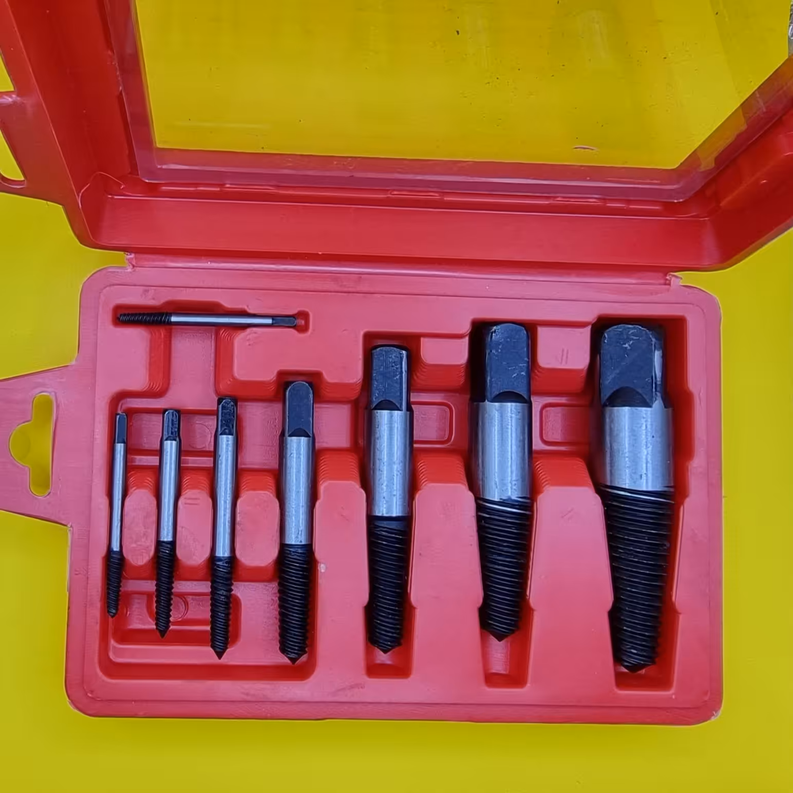 چپ گرد ست 8 تایی جهت در آوردن پیچ شکسته