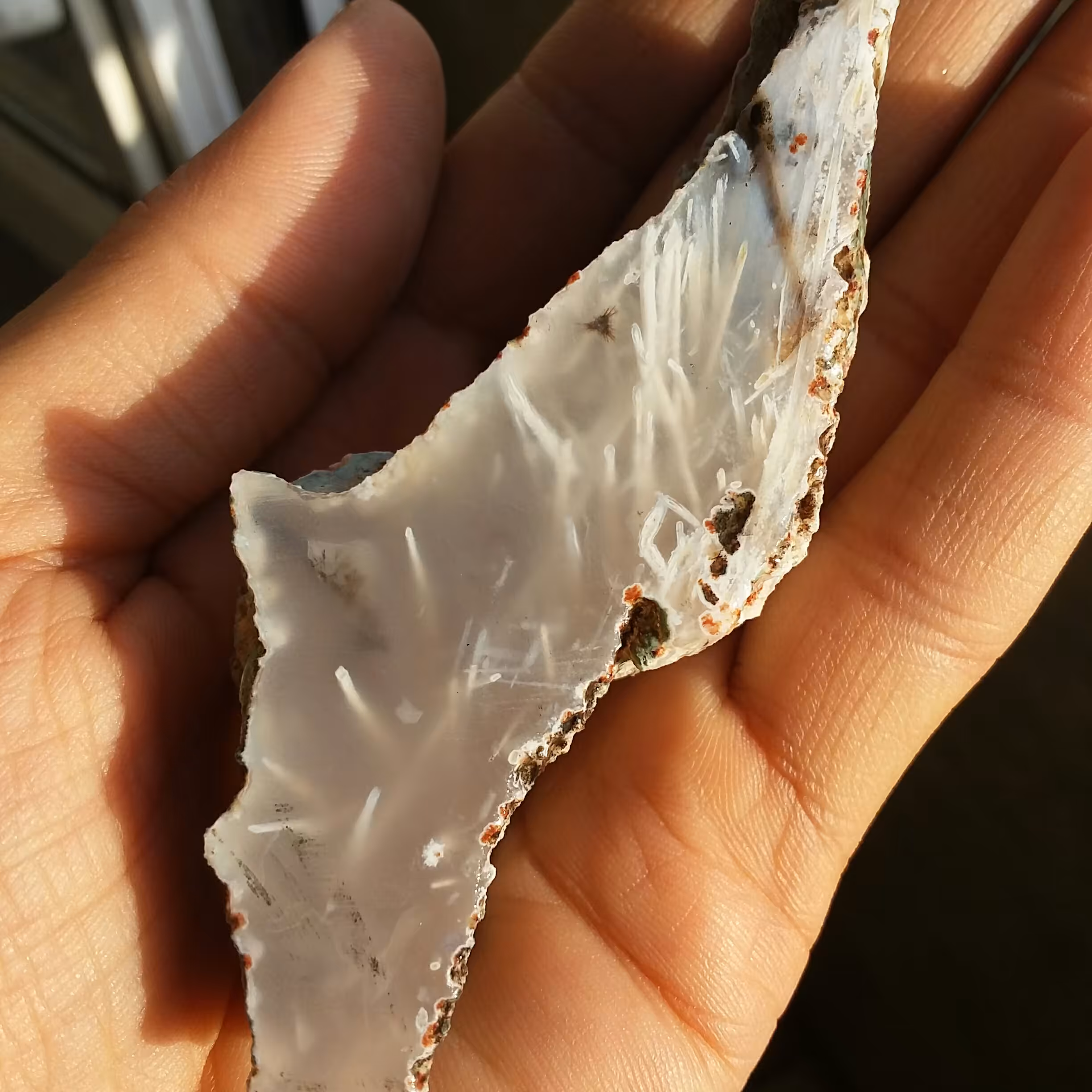 اسلایس سنگ راف عقیق سلیمانی رتایلدار بسیاااار دیدنی کاملا طبیعی زیبا محشر شاااهکار خلقت با قابلیت ساخت چند نگین بی نظیر