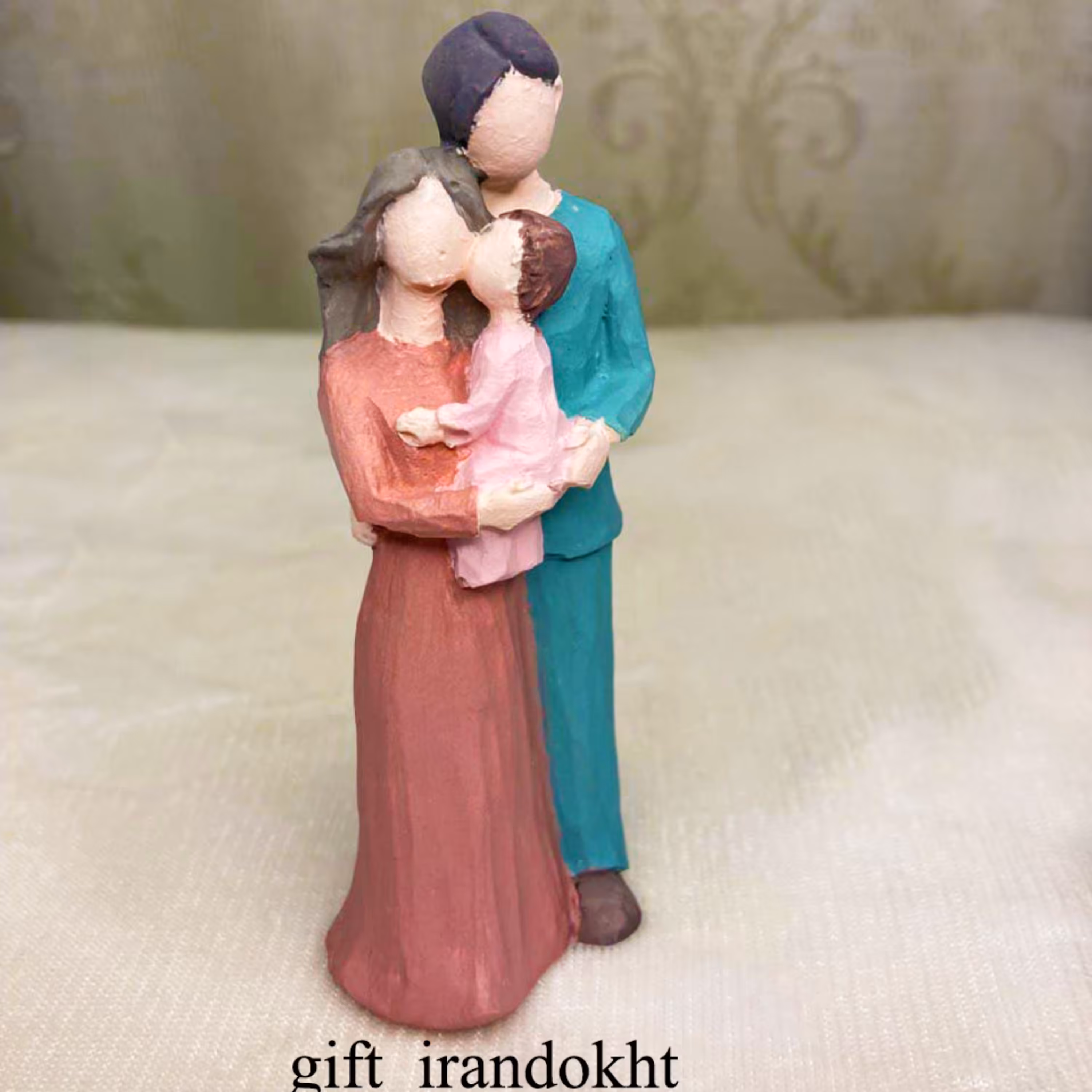 مجسمه پدر و مادر و کودک از جنس پودر سنگ 