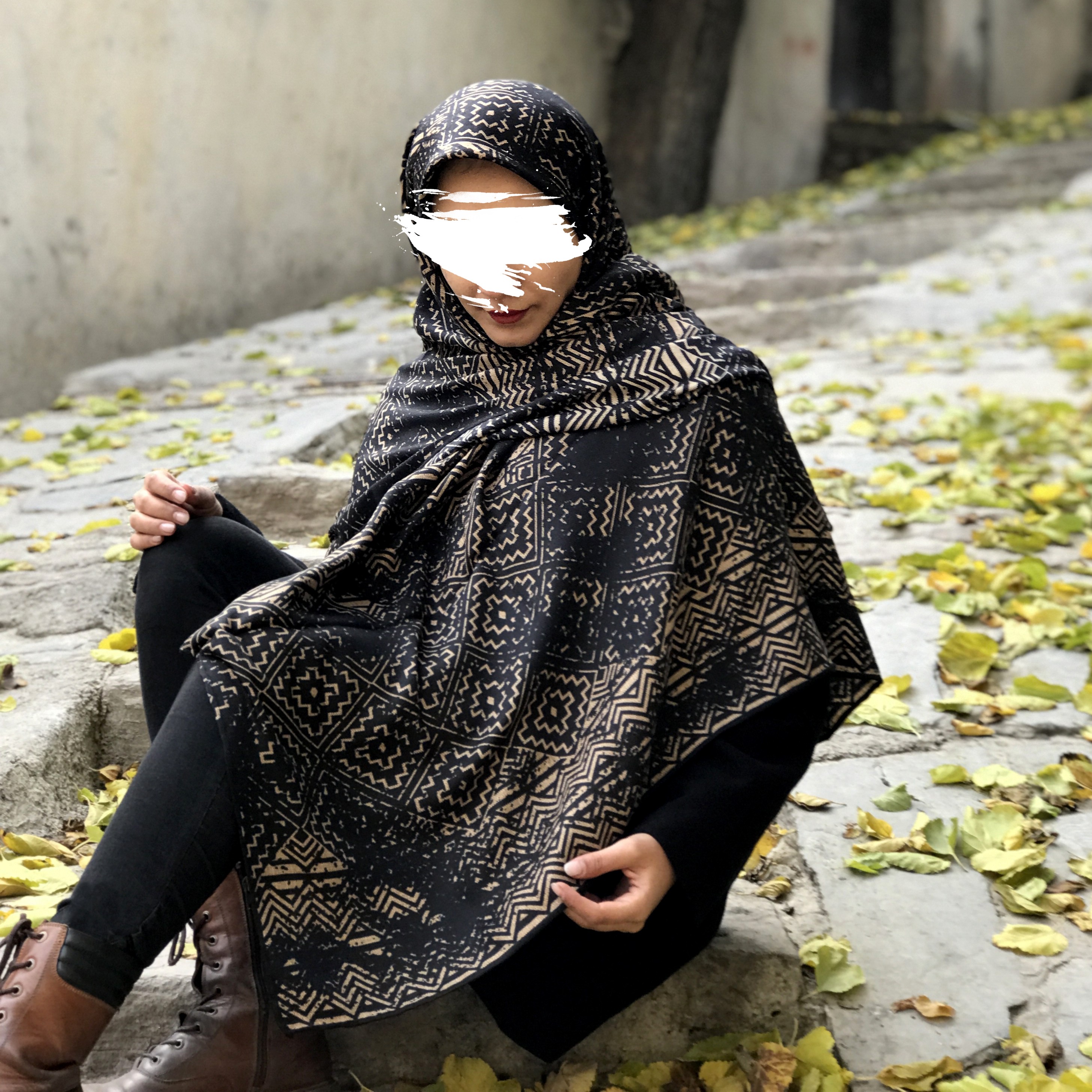 روسری پاییزه طرح پتینه، دوردست دوز، قواره 140