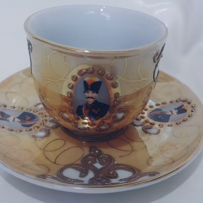 فنجان نعلبکی  طلا برجسته شاه عباسی رنگعسلی قهوه خوریست فنجان نلبکی چینی چای خوری