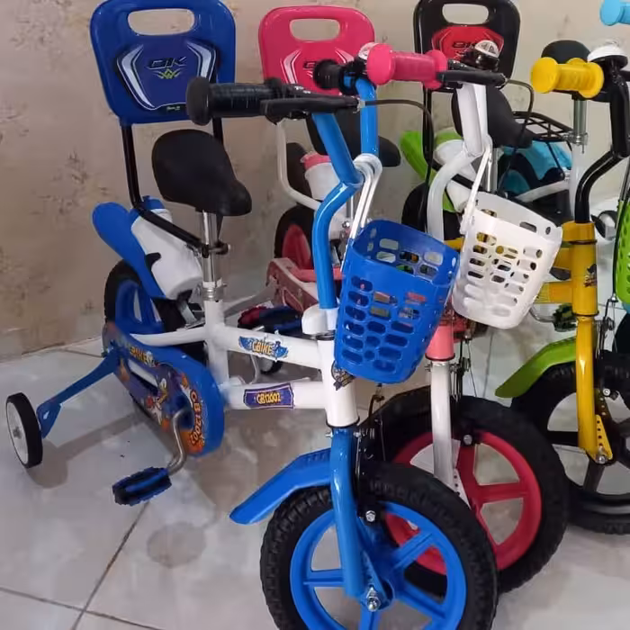 دوچرخه سایز12 تکیه گاه دار  دارای رنگبندی زیبا و دیدنی 