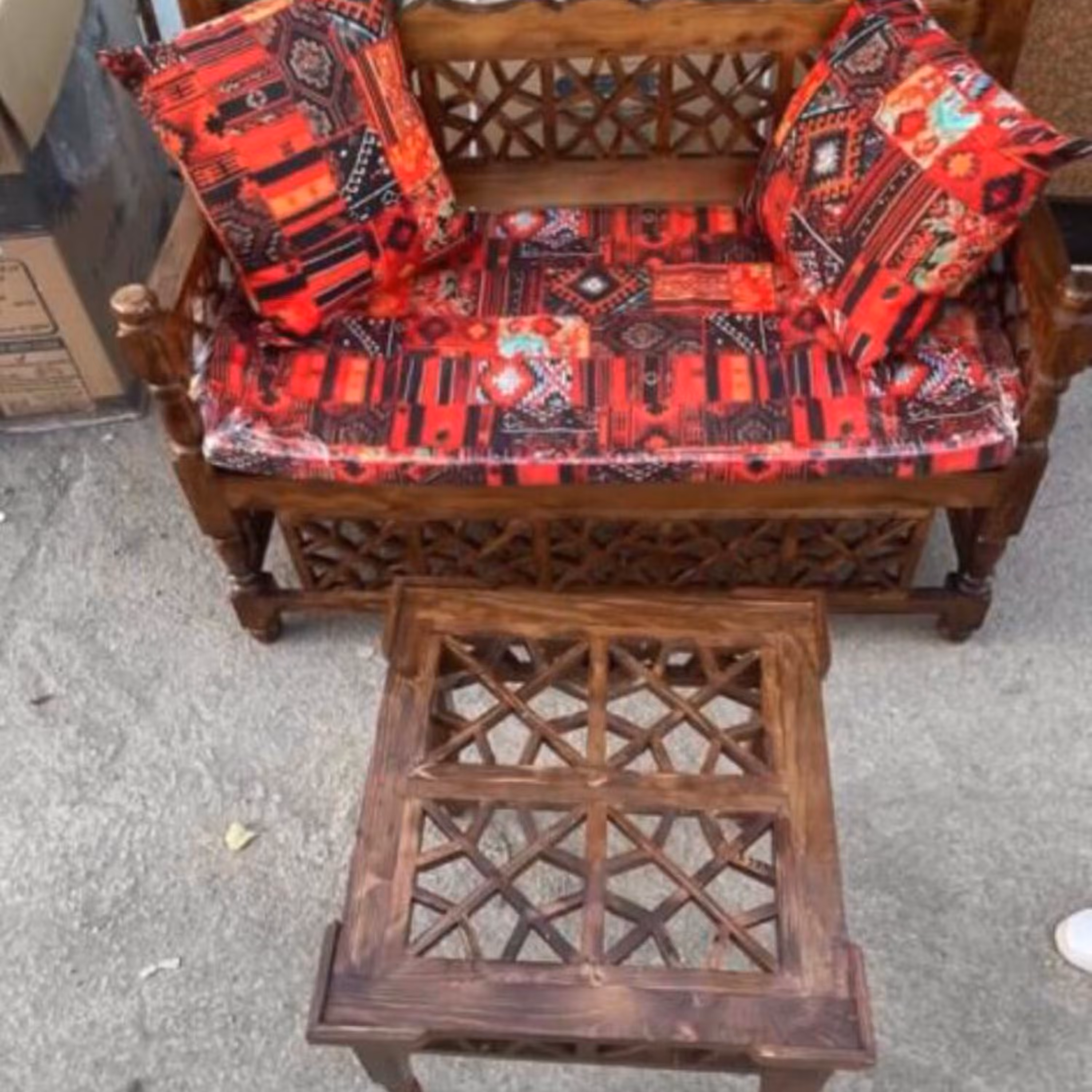 تخت سنتی چوبی