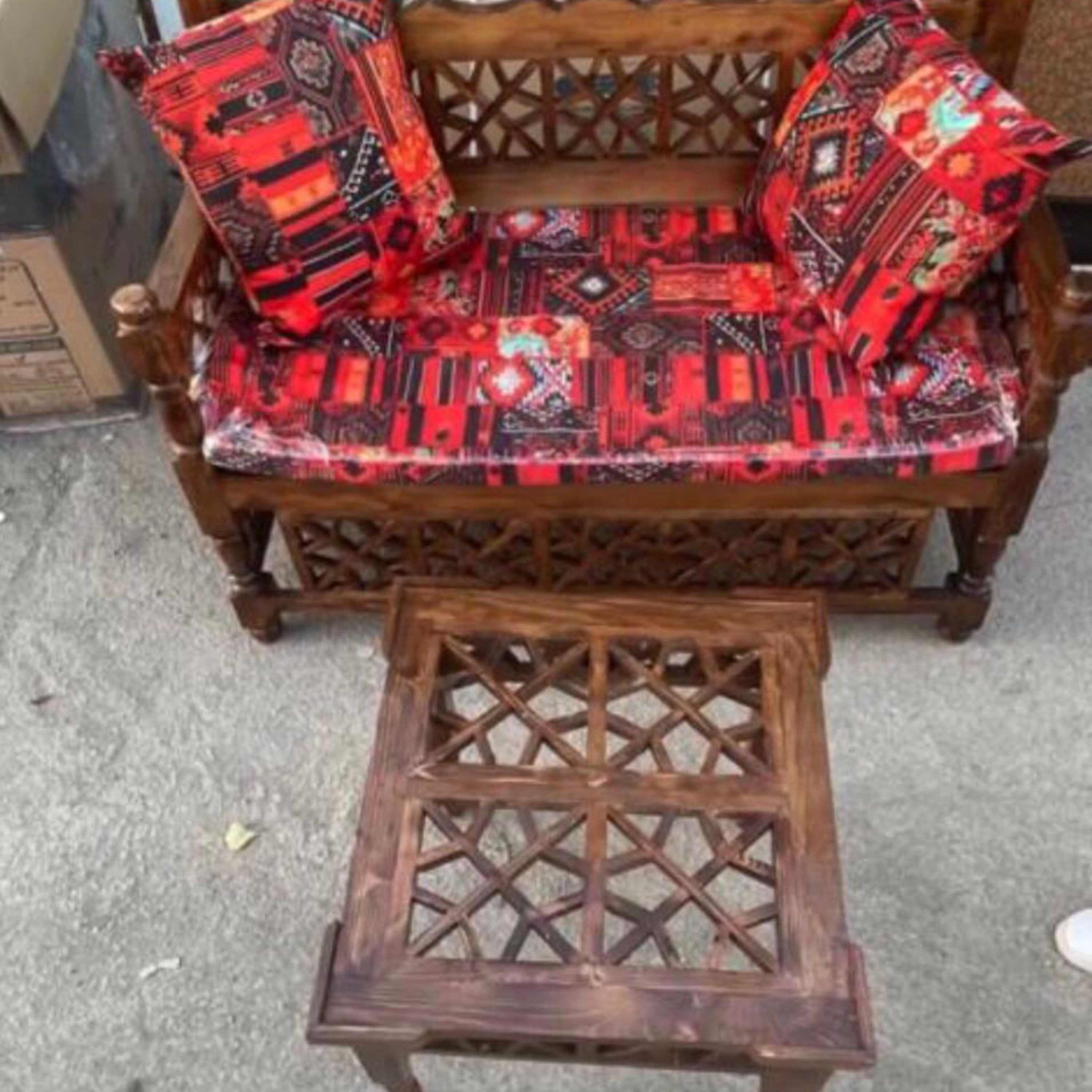 تخت سنتی چوبی