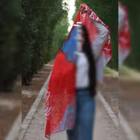 شال هوما شال کالیگرافی شال قرمز شال تذهیب تذهیب جریره برند شال خاص شال آبی هنر هنری هنرمند شال نخی شال بهاری شعر شاعر
