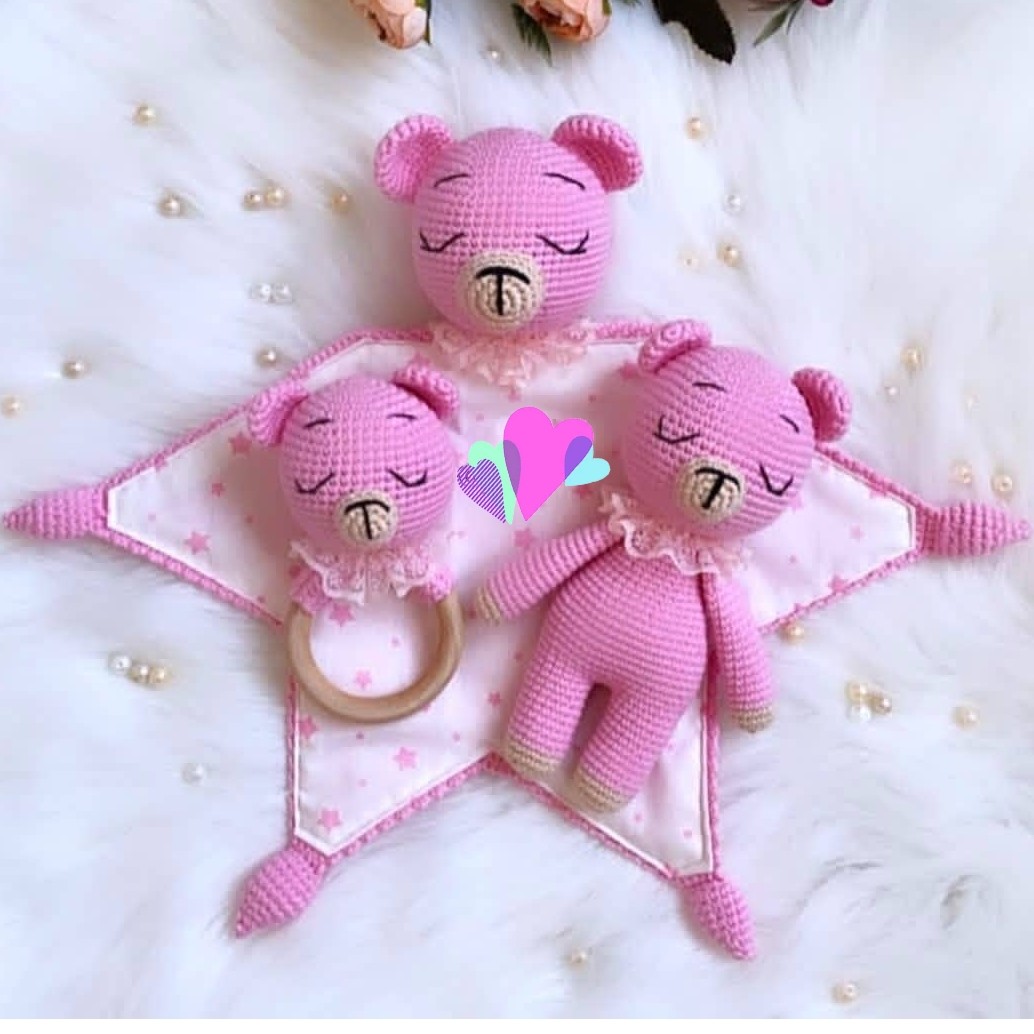 عروسک بافتنی خرس و جغجغه و عروسک آغوشی(پتو آغوشی) صورتی مناسب سیسمونی نوزاد و کودک