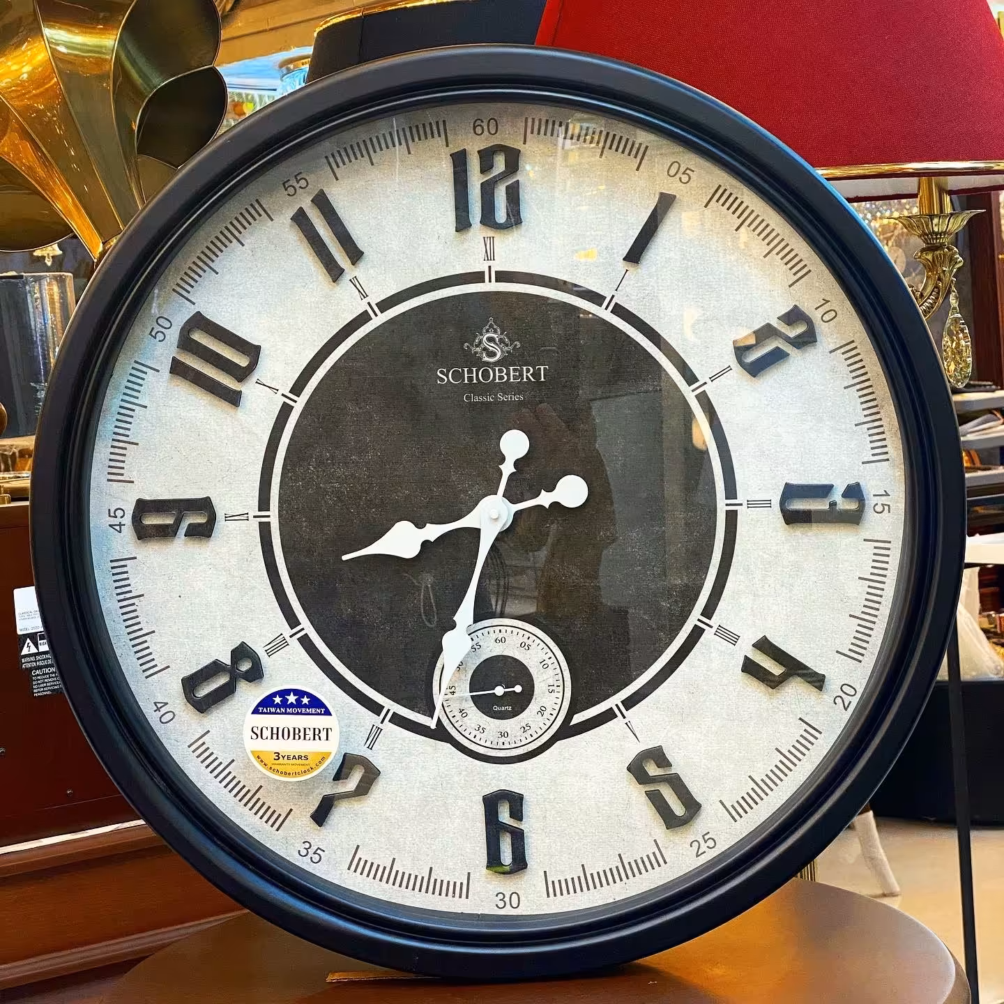 ساعت دیواری چوبی شوبرت مشکی سایز 60