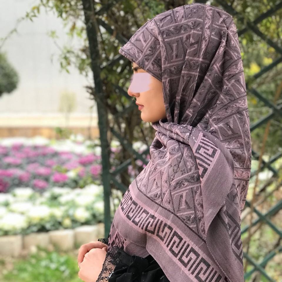 روسری نخ ژاکارد ترک طرح ال وی وارداتی روسری ژاکارد روسری ترک روسری مجلسی روسری شیک روسری ال وی روسری بنفش