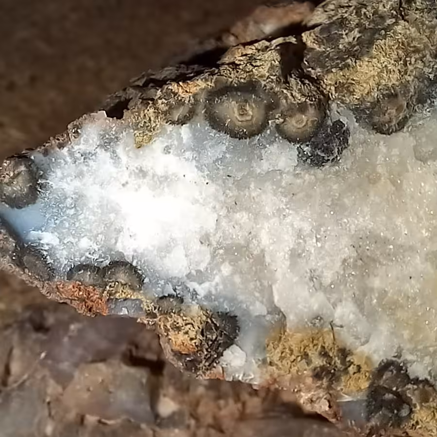 عقیق سنگ کوهستان مختص تراش و کلکسیون