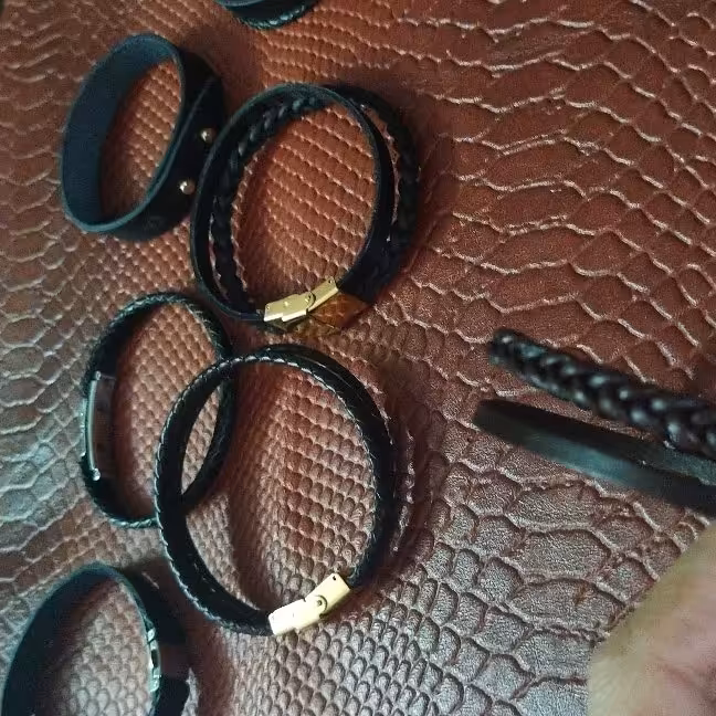 دستبند های جذاب با بهترین کیفیت سگک و چرم طبیعی و بافتهای دستی