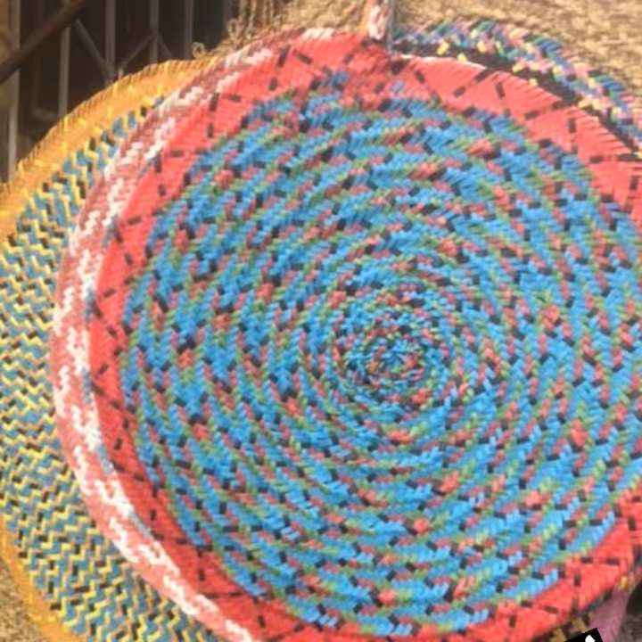 سفره گرد دستبافت حصیری و رنگی 