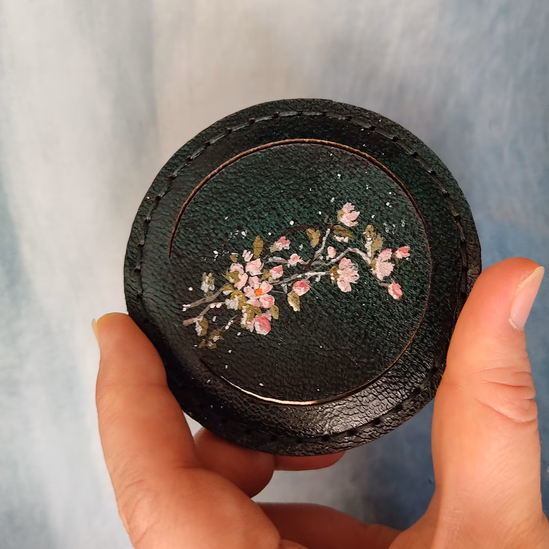  آینه چرم طبیعی سبز پتینه نقاشی شده با رنگ ثابت 