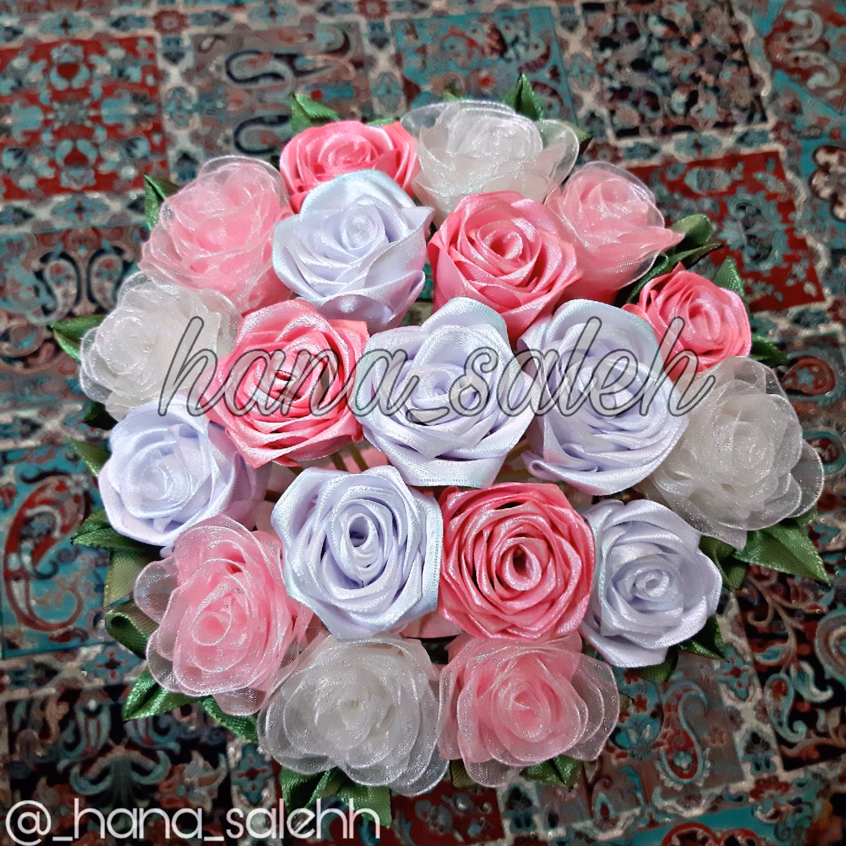گل رز ساتن و حریر برای زیبایی گلدان شما