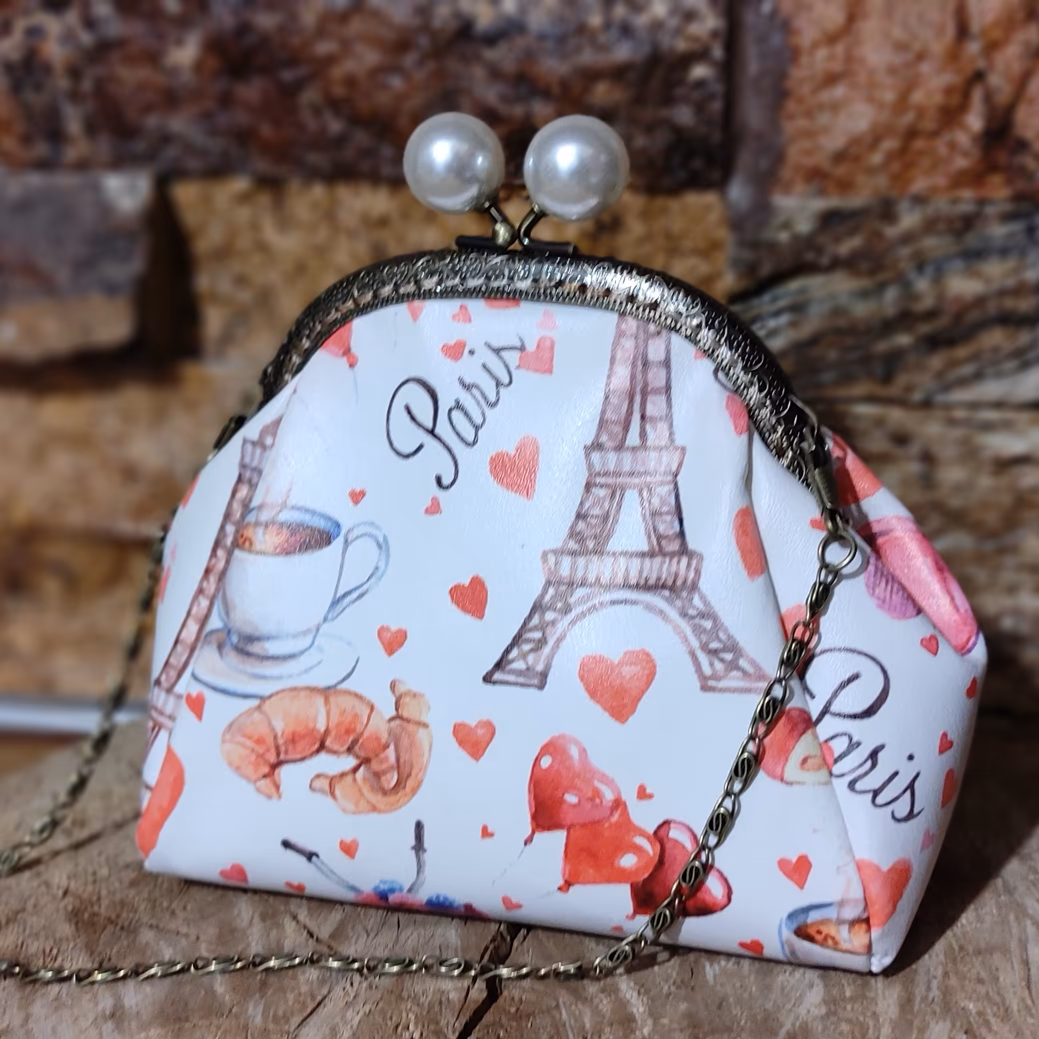 کیف چرمی دخترانه دهانه فلزی به همراه زنجیر  بلند(سفارشی) طرح چرم ها متفاوته و حتما هنماهنگ بشید