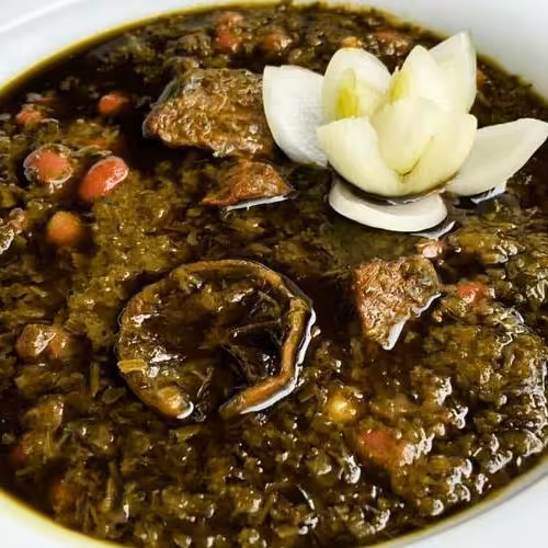 سبزی قورمه سبزی با سبزیجات محلی شمالی