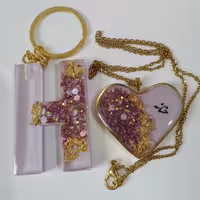 ست جا کلیدی و گردنبند رزینی با قابلیت نوشتن اسم روی گردنبند و جا کلیدی