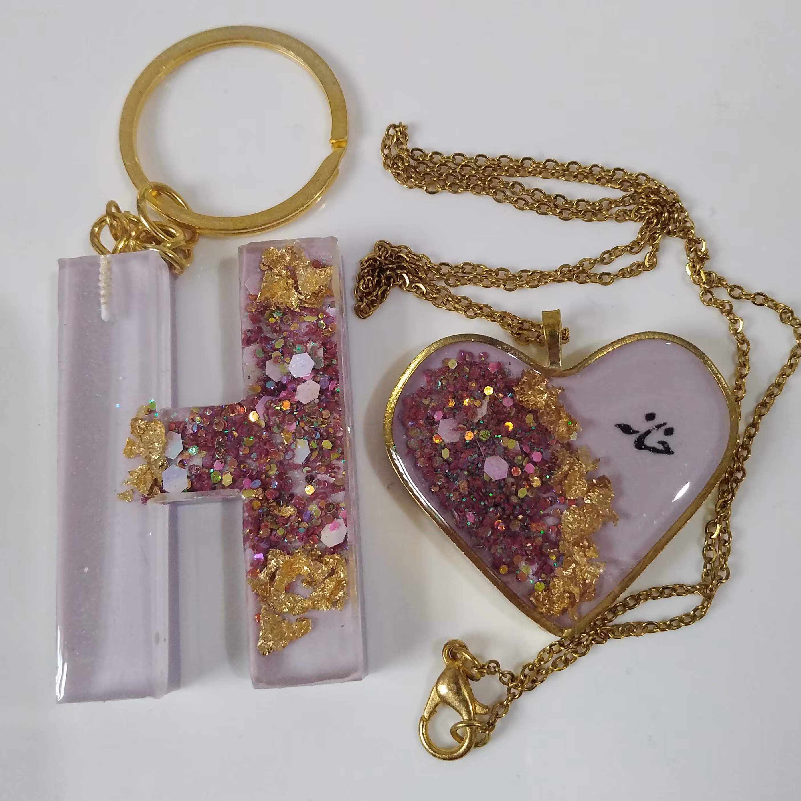 ست جا کلیدی و گردنبند رزینی با قابلیت نوشتن اسم روی گردنبند و جا کلیدی